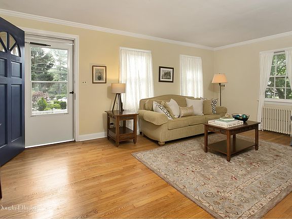 3rd image of 37 Clinton Ave