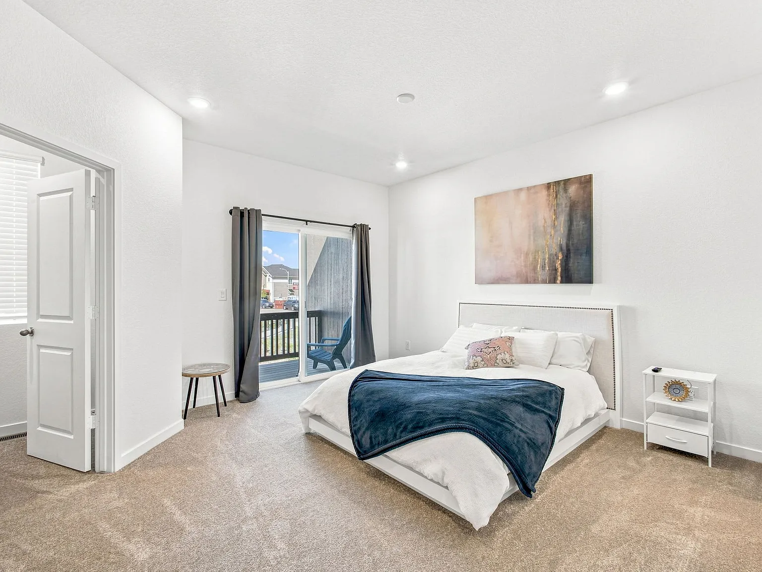 2 bed, $4,400 — Photo 2