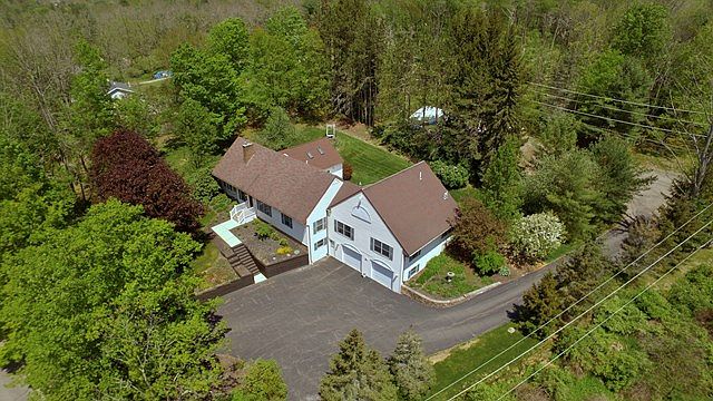 1st image of 1095 Montrose Tpke