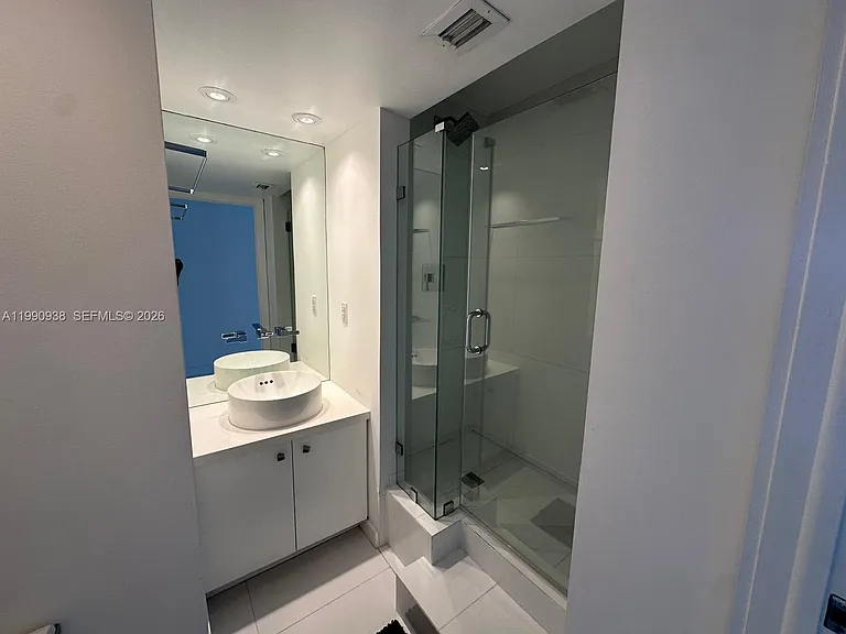 2555 Collins Ave #1114 — Photo 10