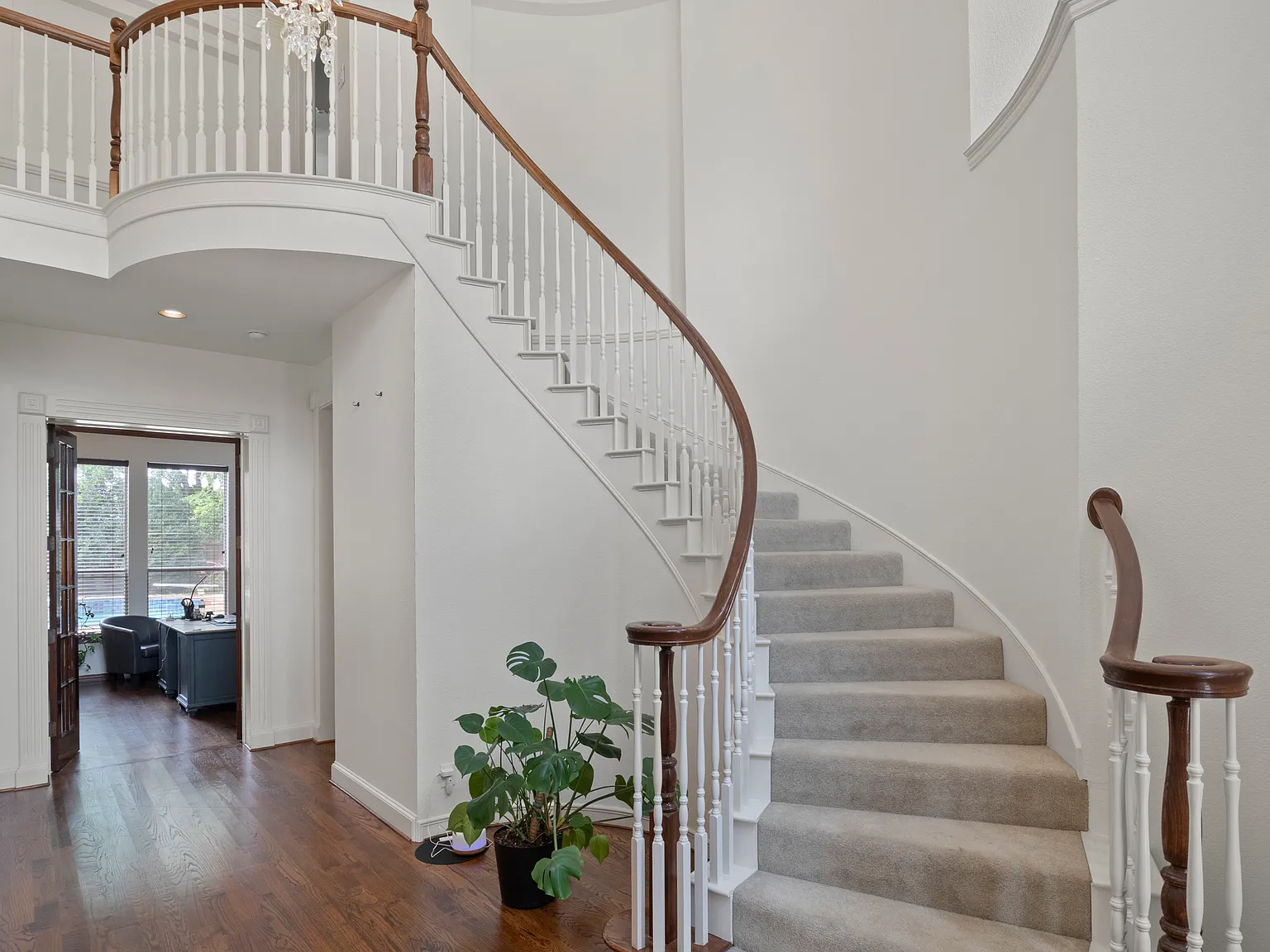 5 bed, 3765 sqft, $5,800 — Photo 4