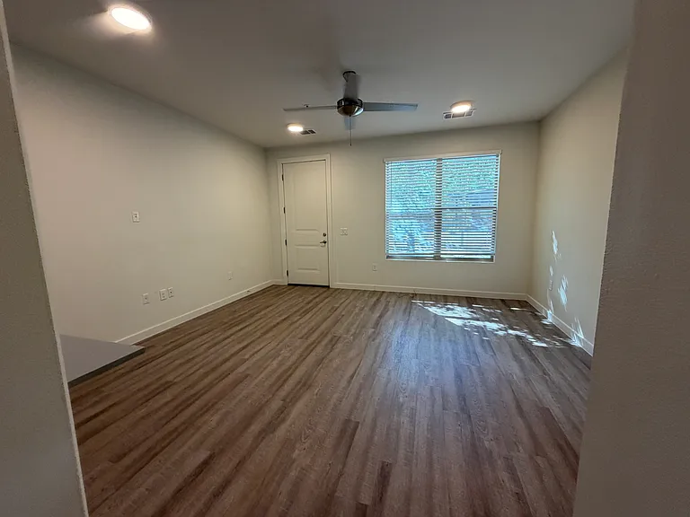 7805 Cooper Ln #606 — Photo 6