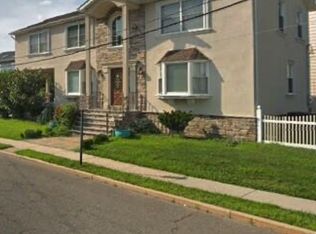 10 Veprek Ln, South Hackensack, NJ 07606