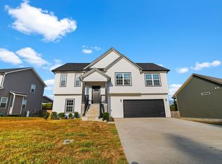 1340 Sussex Dr, Clarksville, TN 37042
