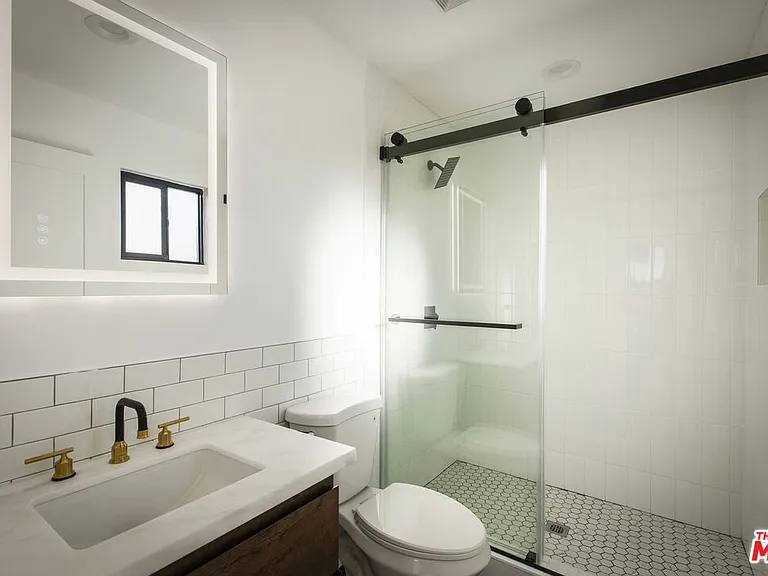 2653 Vineyard Ave — Photo 6