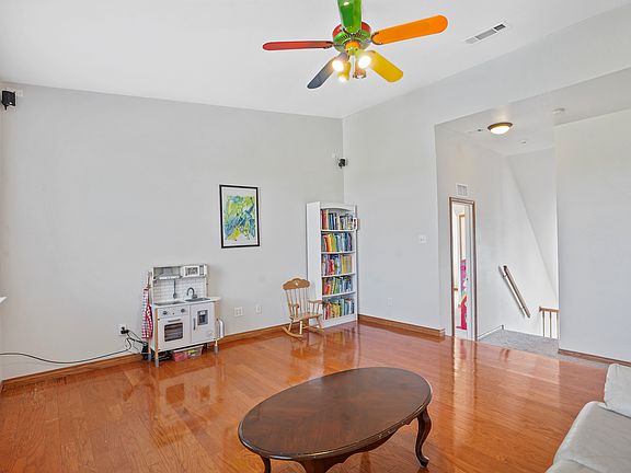 4th image of 215 Greathouse Cir