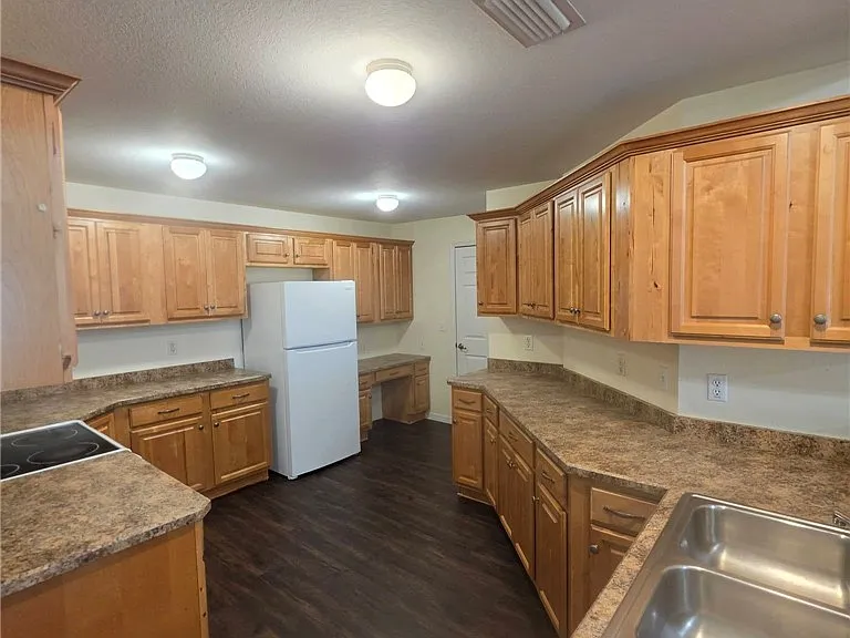 214 Northwood Rd — Photo 3