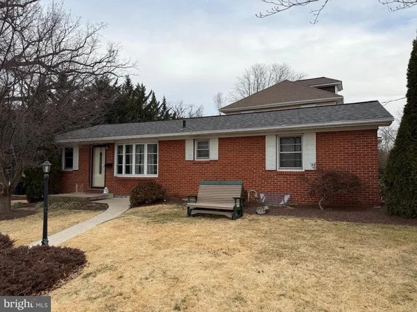 11 Scotland Rd, Chambersburg, PA 17201