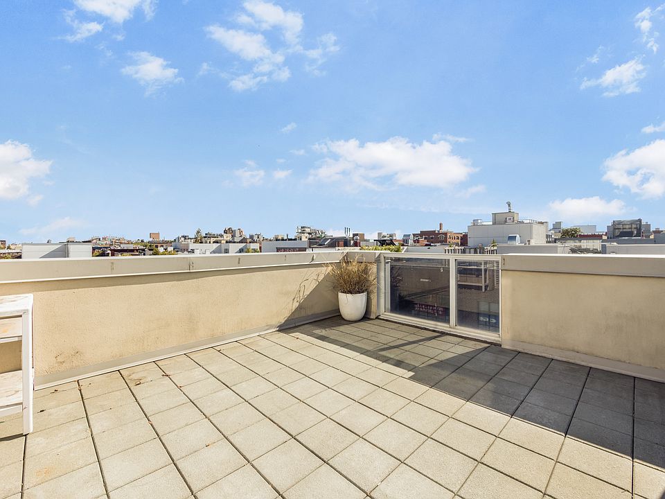 1st image of 250 Bedford Ave #157502