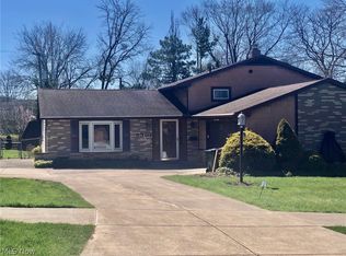 5301 Sandy Hook Dr, Parma, OH 44134
