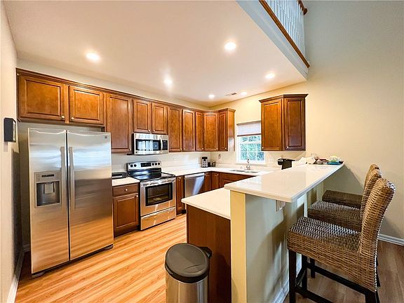 3rd image of 109 Napa Ct