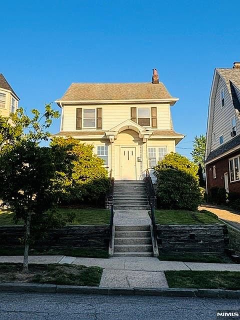 1st image of 18 Pleasant Pl