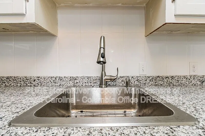 3 bed, 1.0 bath, 999 sqft, $1,300 — Photo 4