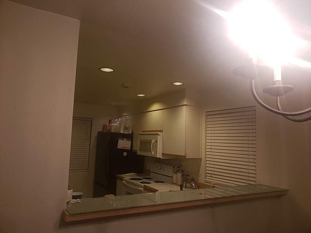 Full kitchen (refrigerator included)