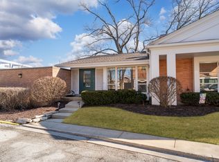 705 Carriage Hill Dr, Glenview, IL 60025