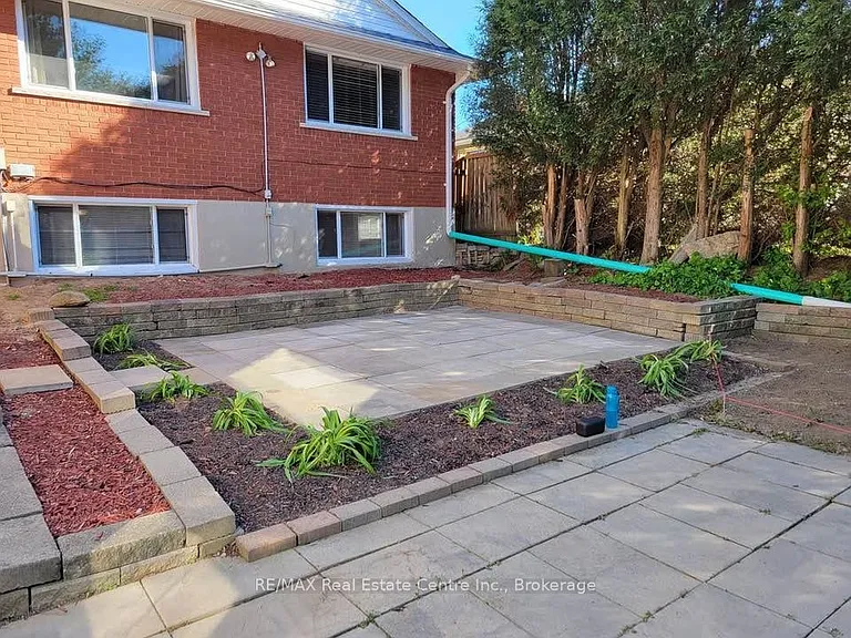 406 Karn St #UPPER — Photo 2