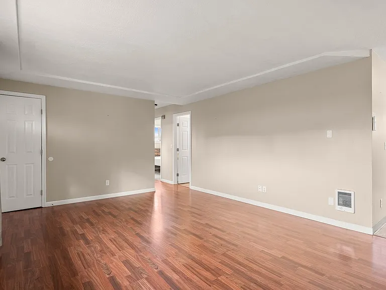 830 NW Division St — Photo 11