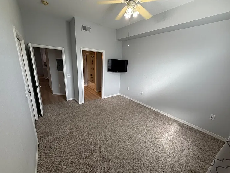 5180 Northridge Rd #301 — Photo 19