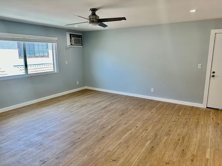 9721 Graham Street — Photo 10