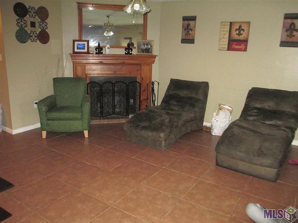 2nd image of 160011 Derby Ave