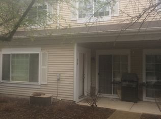 94 Creston Cir, Aurora, IL