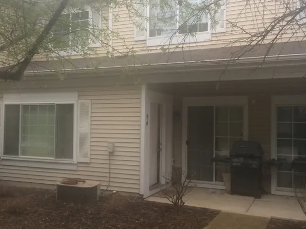 94 Creston Cir, Aurora, IL 60504