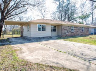 2 S 15th St, Lavaca, AR 72941