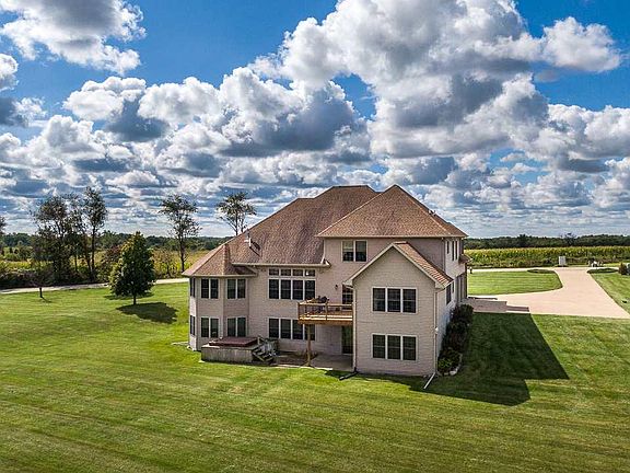 3rd image of 9336 Royal Wood Dr