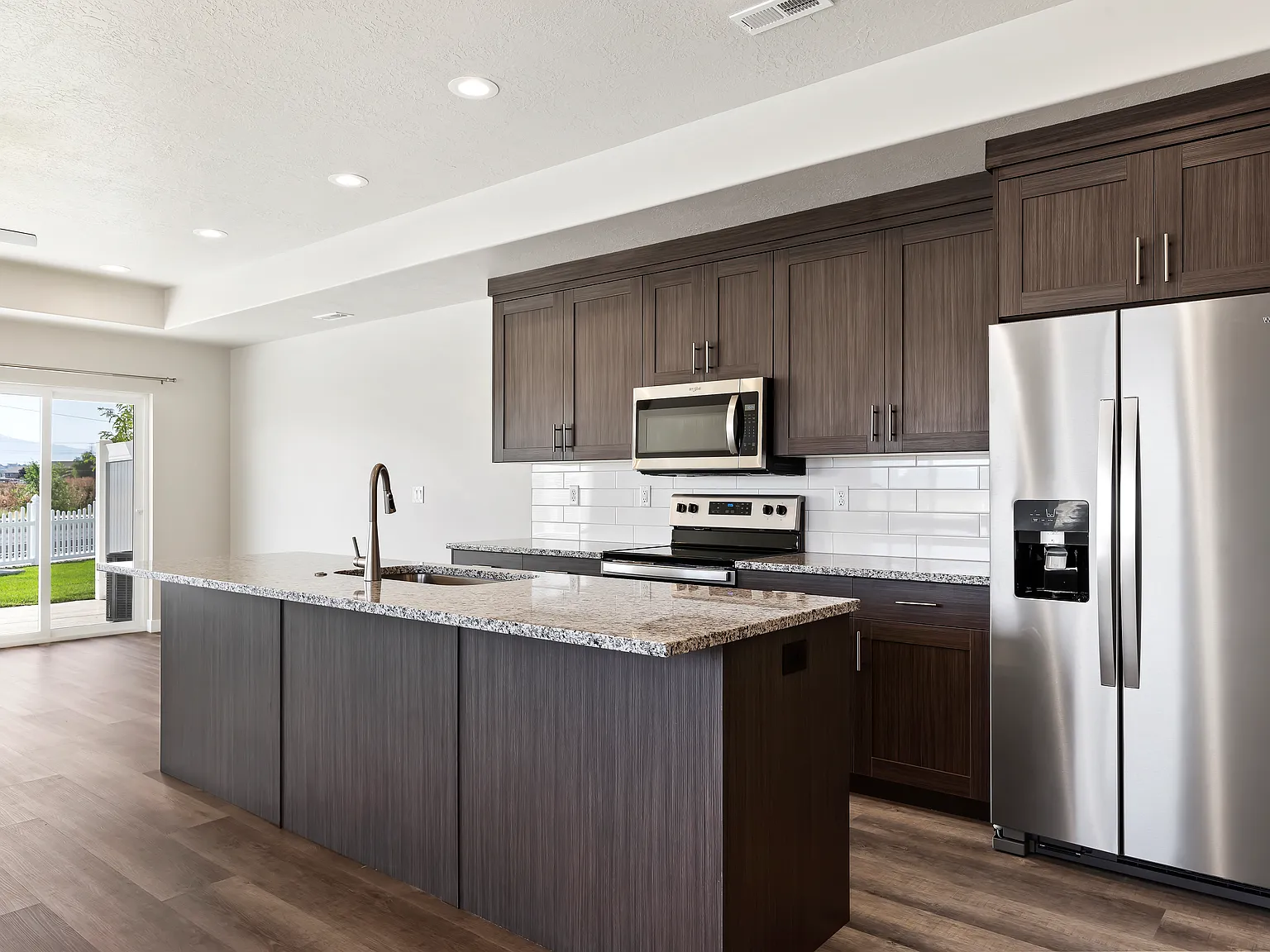 3 bed, 2.5 bath, 1600 sqft, $1,900 — Photo 4