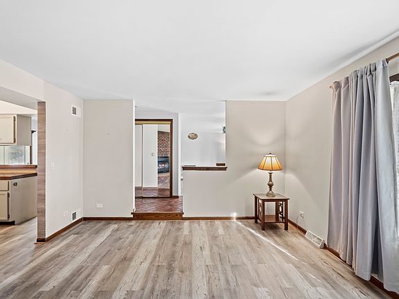 5th image of 22272 Cornell Ave