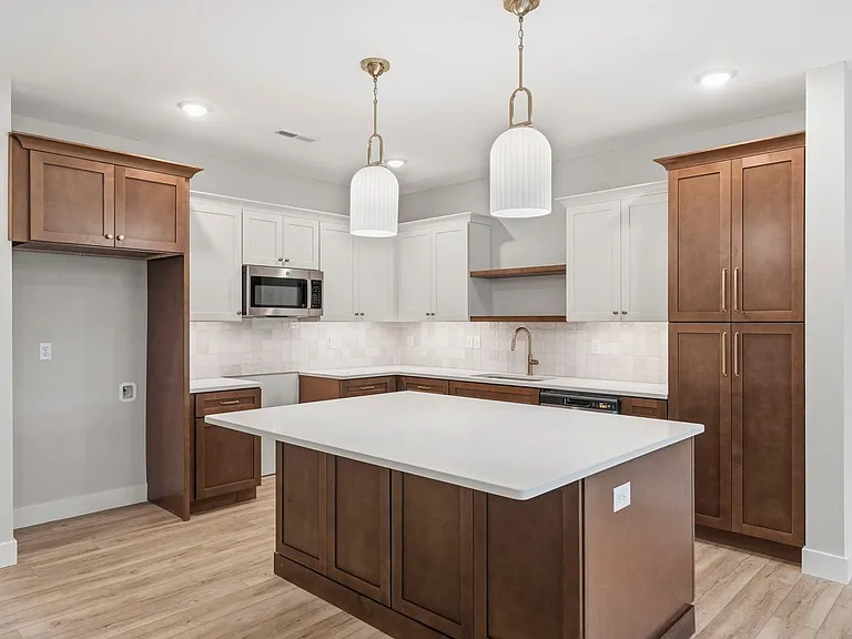 2191 W Parkview Ave — Photo 38