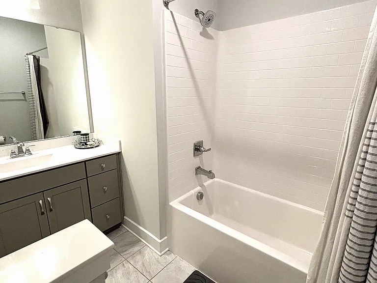 2554 Barry St — Photo 17
