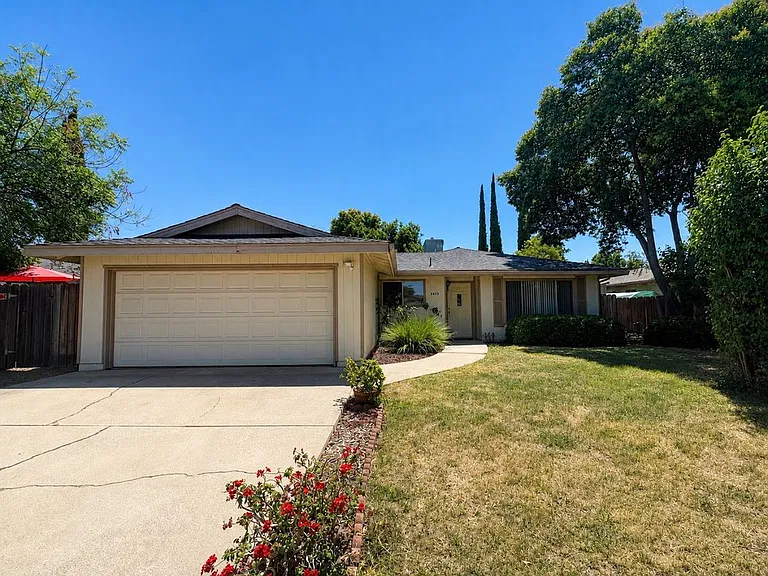 3440 La Jolla Way — Photo 1