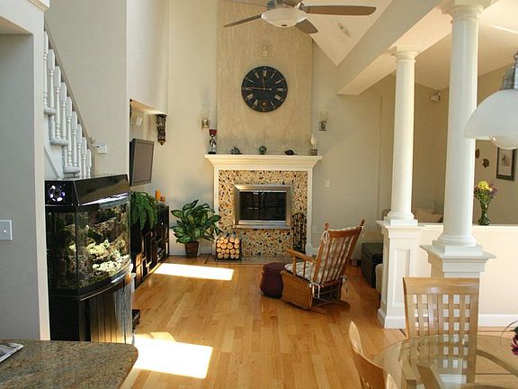 3rd image of 137 Shore Dr #Wkly