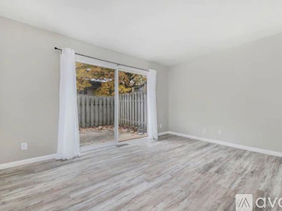 4th image of 3626 Kenbrooke Ct #1