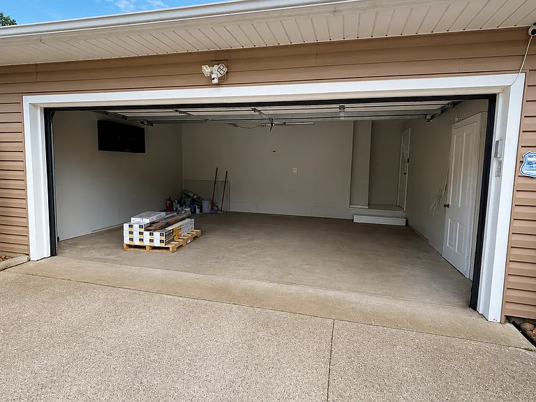 501 W Franklin St — Photo 23