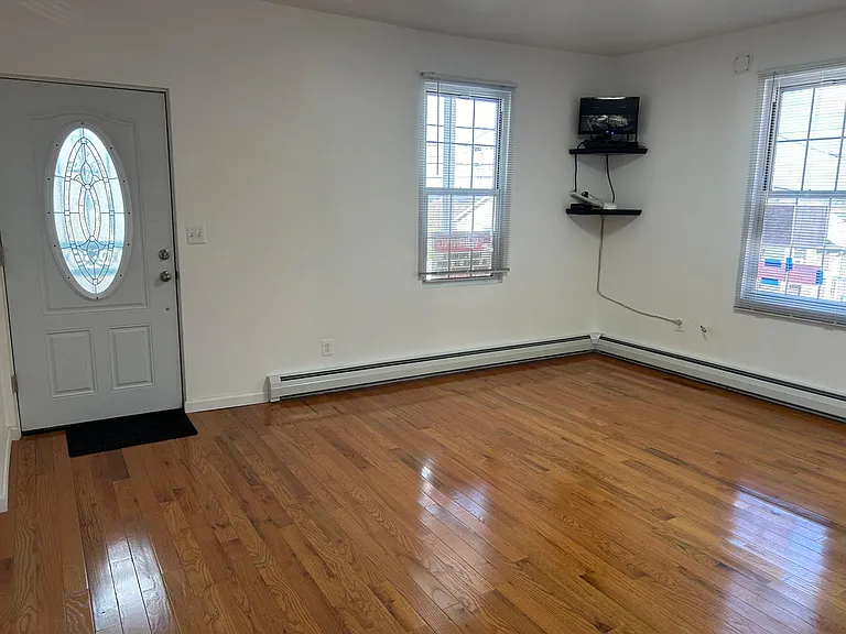 933 Wyandotte St — Photo 17