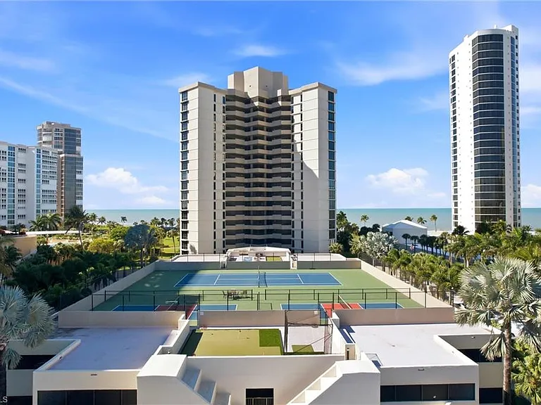 4551 Gulf Shore Blvd N #1500 — Photo 42