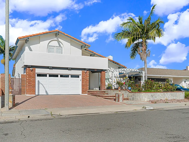 19251 Worchester Ln — Photo 38
