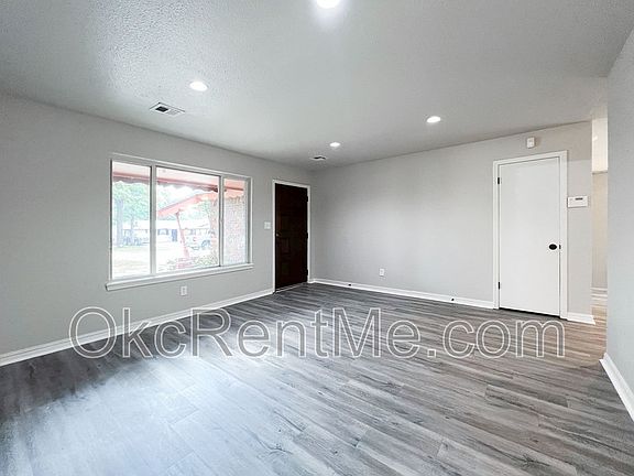 5th image of 2700 N Wheeler Ave