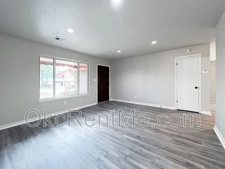 2700 N Wheeler Ave — Photo 5
