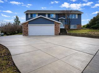 906 Summit Dr, Cheney, WA 99004