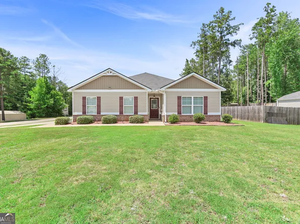 141 N Meadows Ridge Dr, Grantville, GA 30220