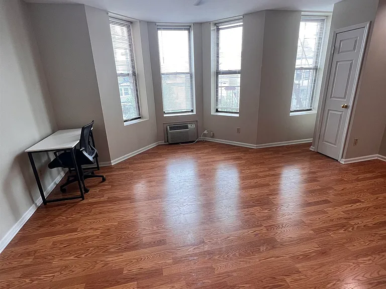 222-224 48th St #2A — Photo 5