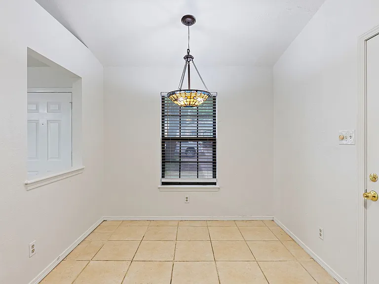 447 Vincent St — Photo 15