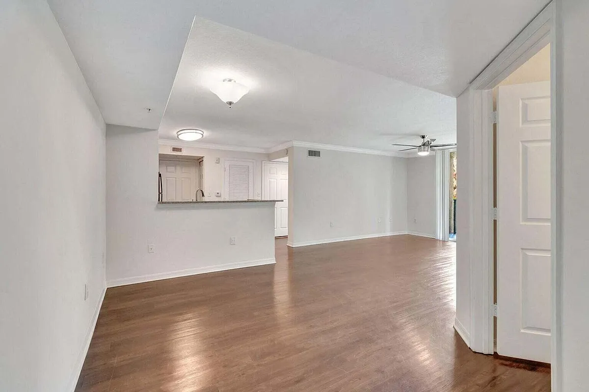 Building Photo - 15155 Michelangelo Blvd #106