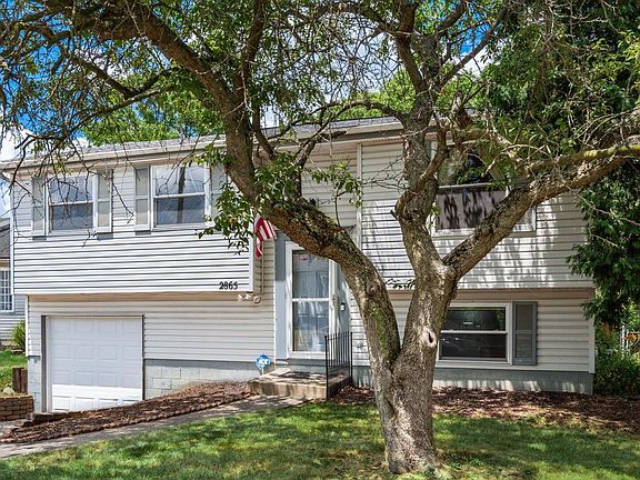 3rd image of 2865 Chatsworth Way
