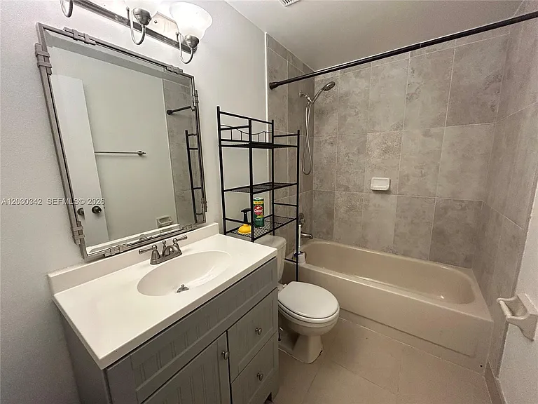 4401 SW 70th Ter — Photo 15