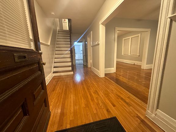 5th image of 394 Plainfield St