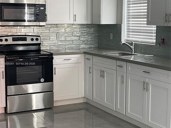 5th image of 4281 Riverside Dr #3